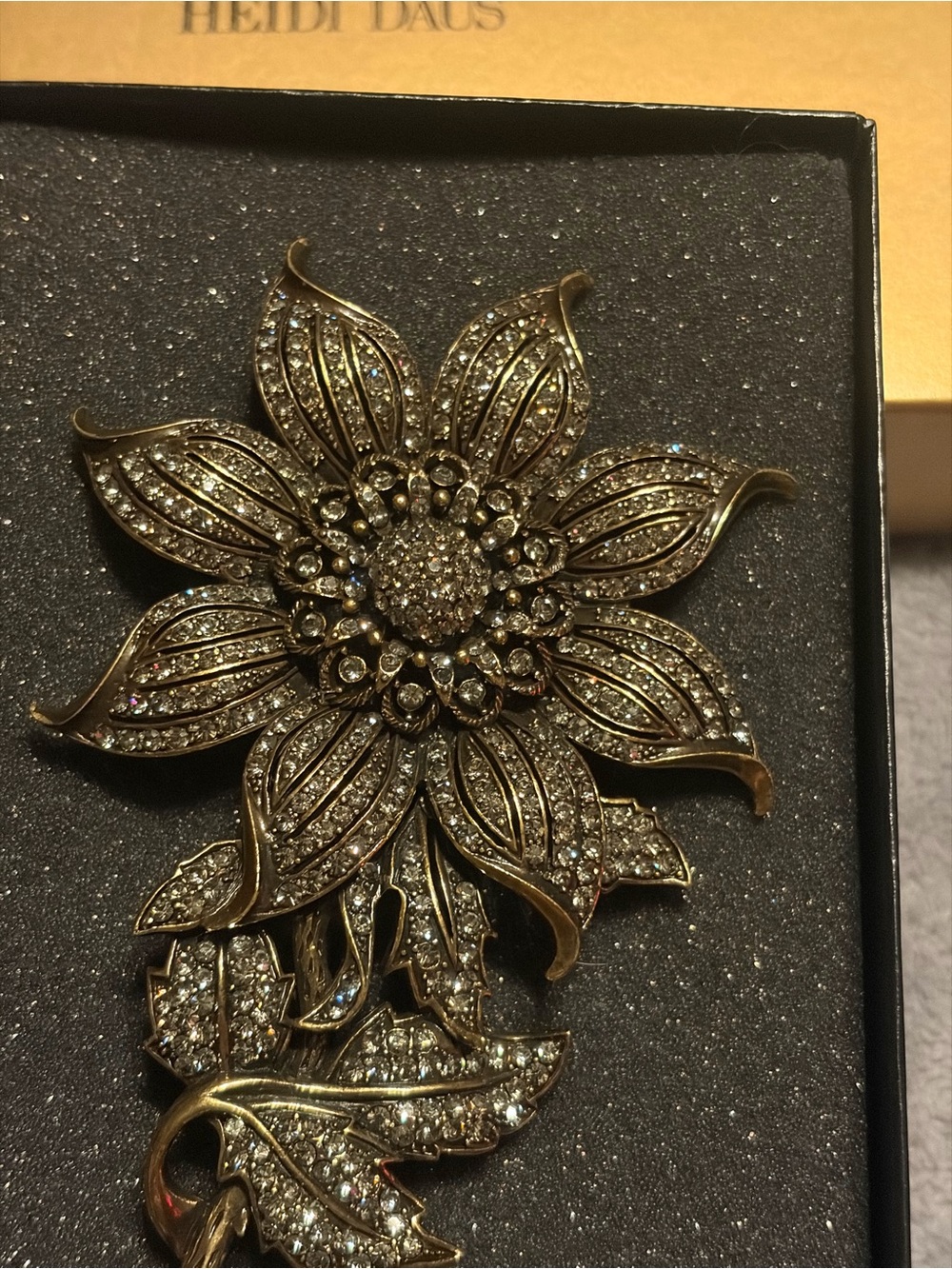 Heidi Daus Crystal Sunflower Brooch Pin w/ Original Box & Warranty Card - Picture 2 of 5